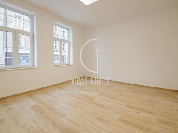 Функционален офис в представителна сграда - 0