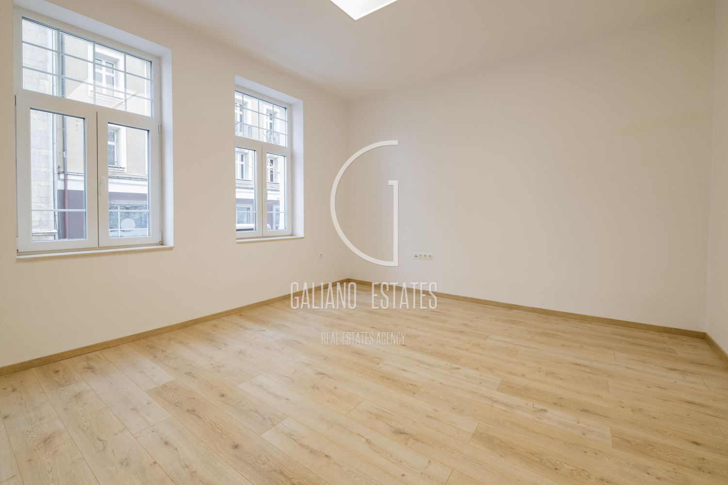 Функционален офис в представителна сграда - 0