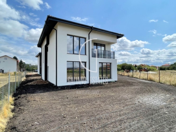 Уютна еднофамилна къща в гр. Костинброд - 0