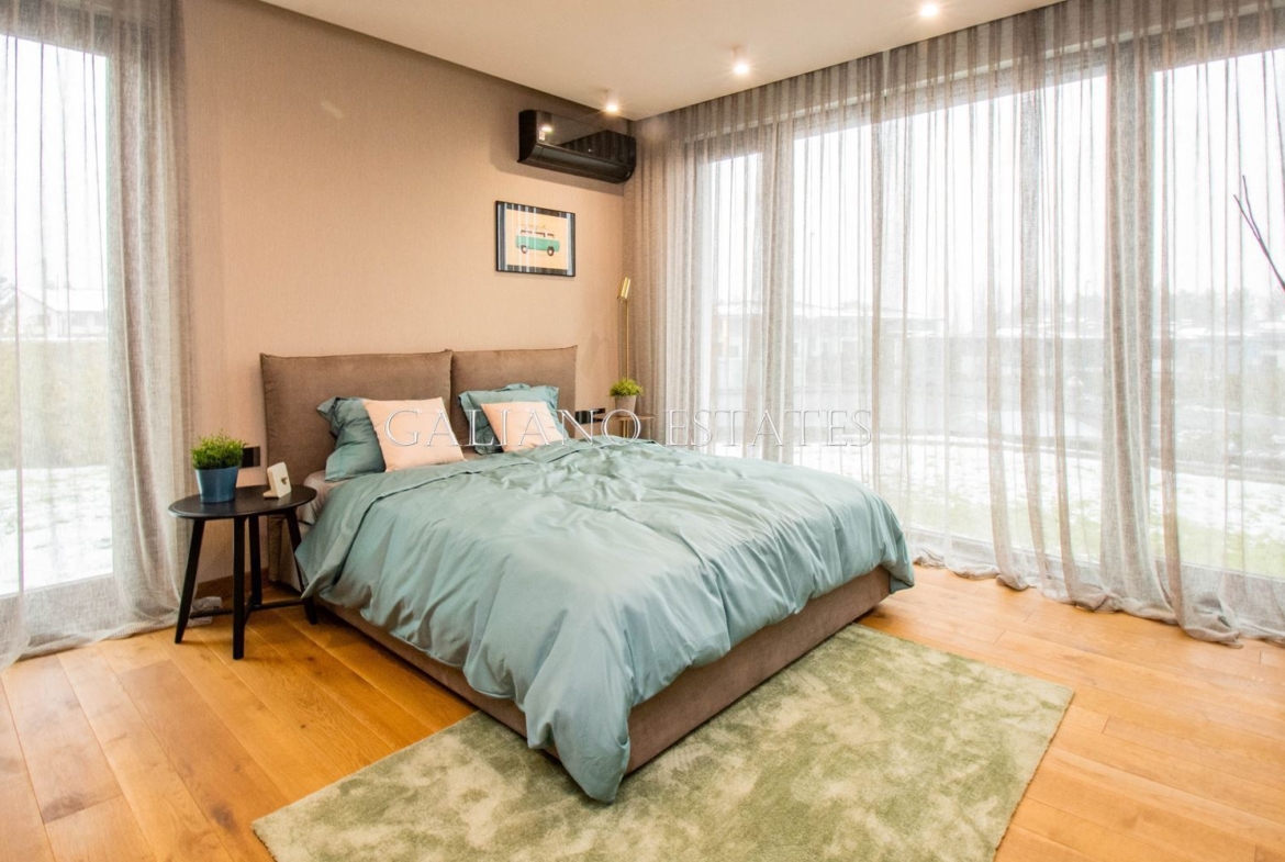 Модерен обзаведен апартамент с 3 спални и двор – 203 Residence - 0