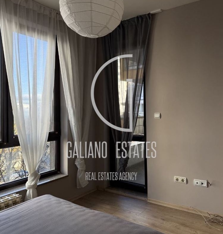 Тристаен апартамент в Студентски град - 0