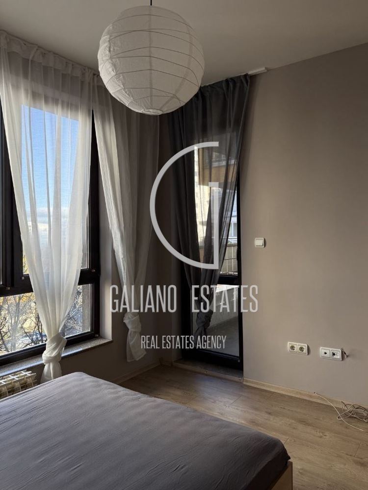 Тристаен апартамент в Студентски град - 0