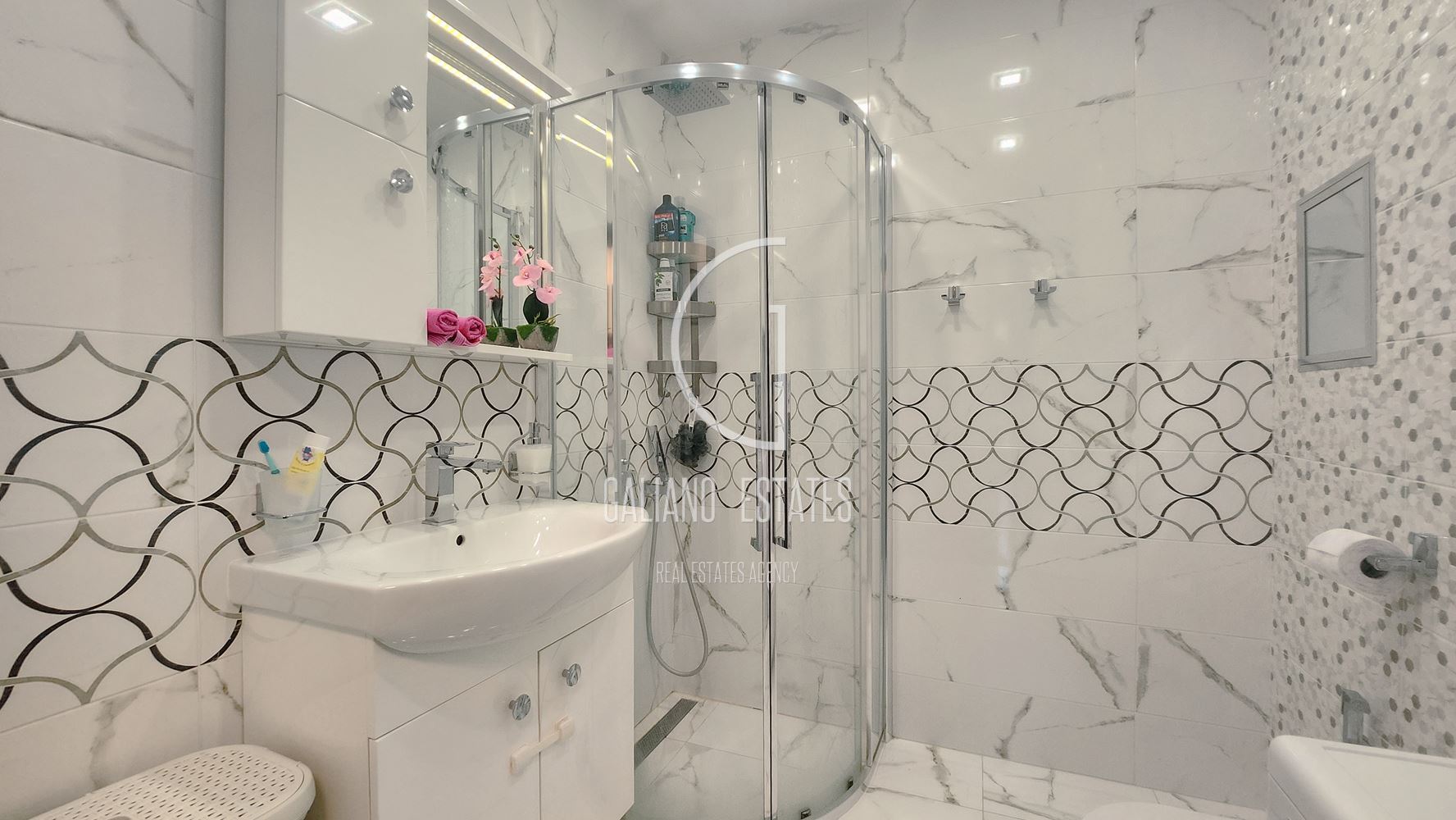 Четиристаен апартамент в затворен комплекс в местност Камбаните - 0