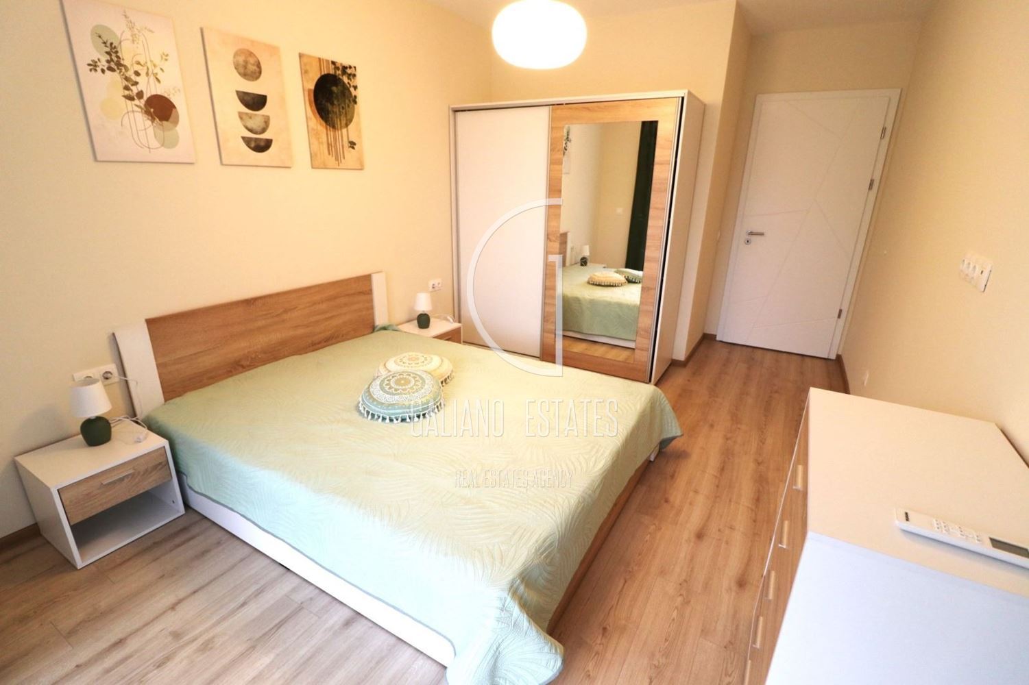 Стилен двустаен апартамент в кв. Кръстова вада - 0