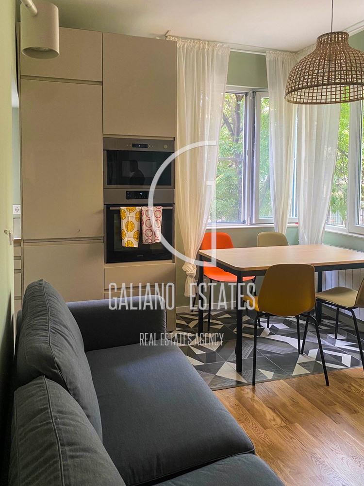 Ремонтиран и обзаведен тристаен апартамент на ул. „Оборище“ - 0