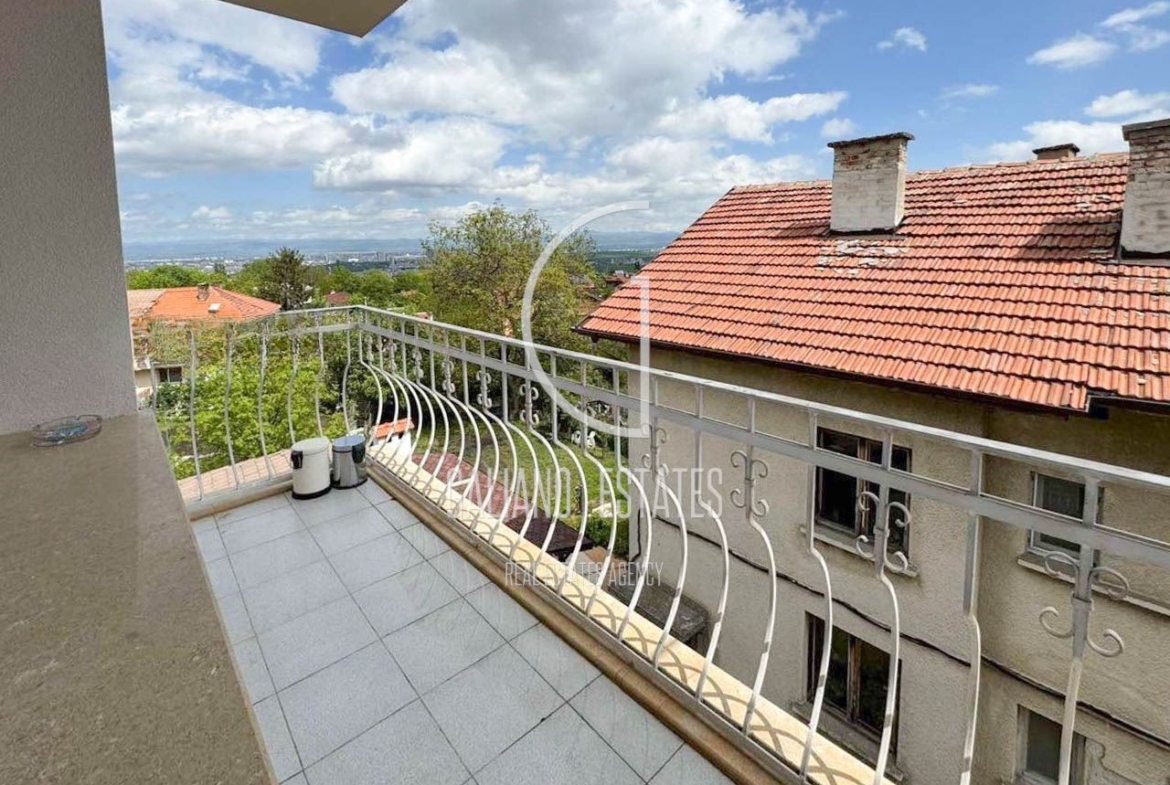 Просторен тристаен апартамент в кв. Драгалевци - 0