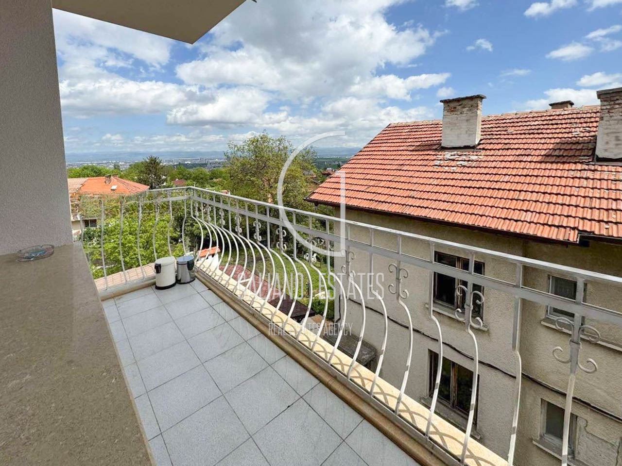 Просторен тристаен апартамент в кв. Драгалевци-0 Просторен тристаен апартамент в кв. Драгалевци - 0