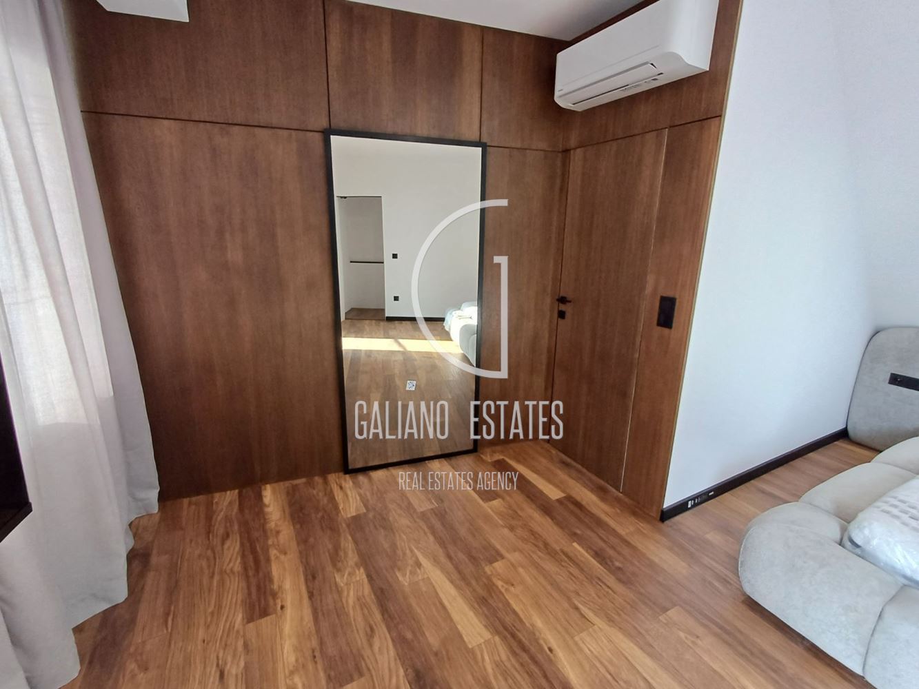 Многостаен апартамент до НБУ-0 Многостаен апартамент до НБУ - 0