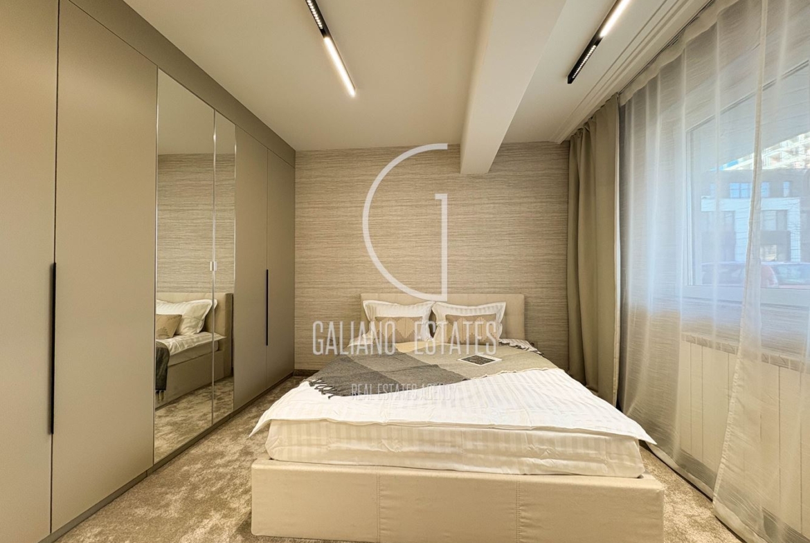 Стилен нов апартамент с двор в затворен комплекс - 0