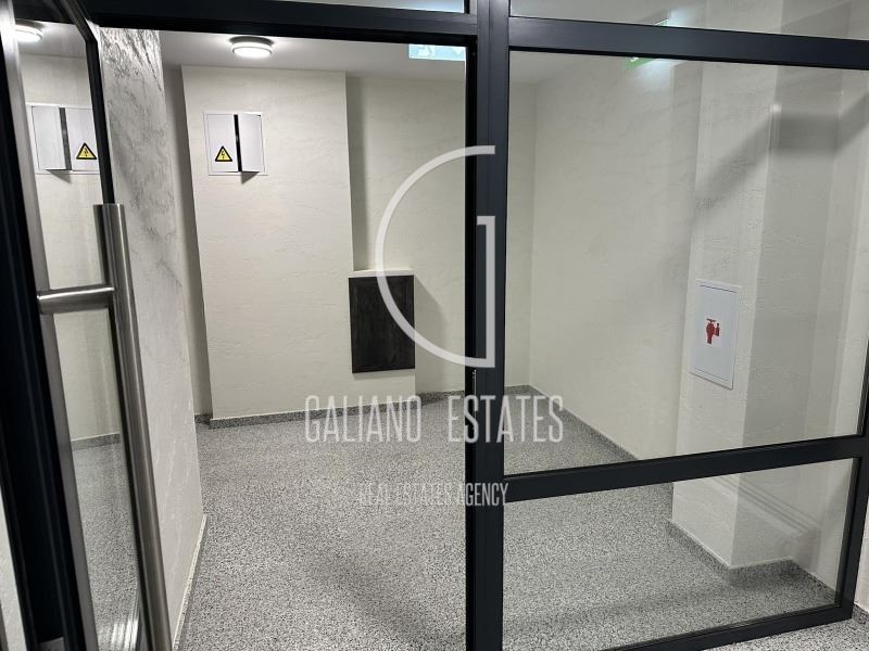 Просторен тристаен апартамент в кв. Дървеница - 0