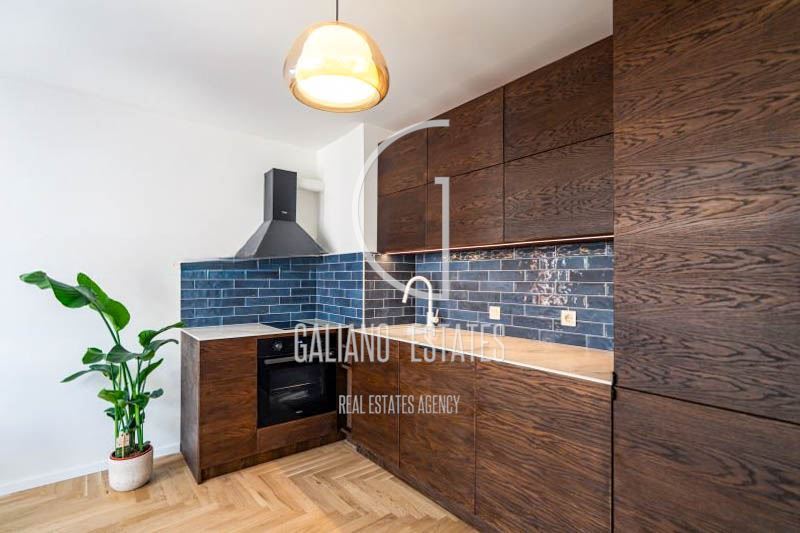 Елегантен двустаен апартамент в широк Център с двойно паркомясто - 0