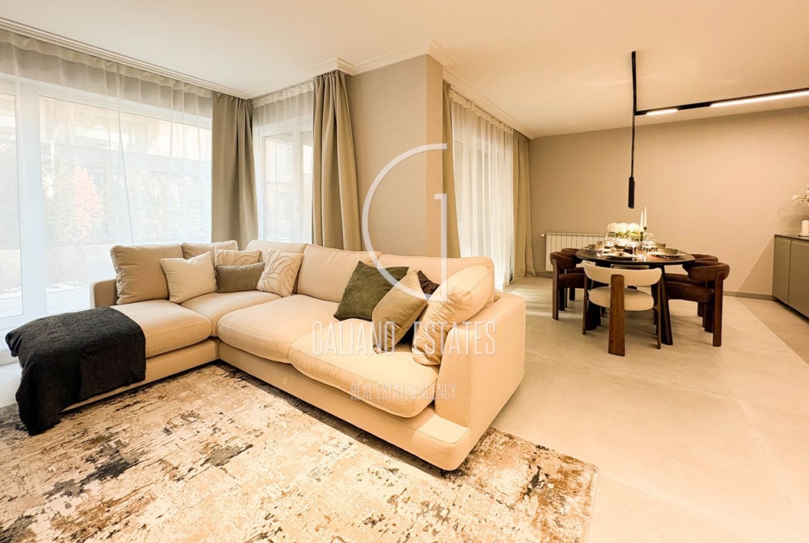 Стилен нов апартамент с двор в затворен комплекс - 0