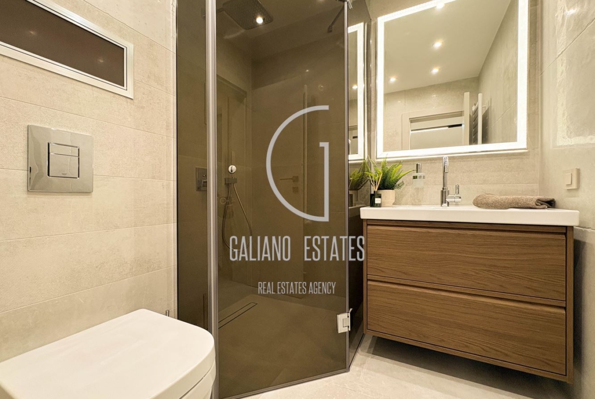 Стилен нов апартамент с двор в затворен комплекс - 0