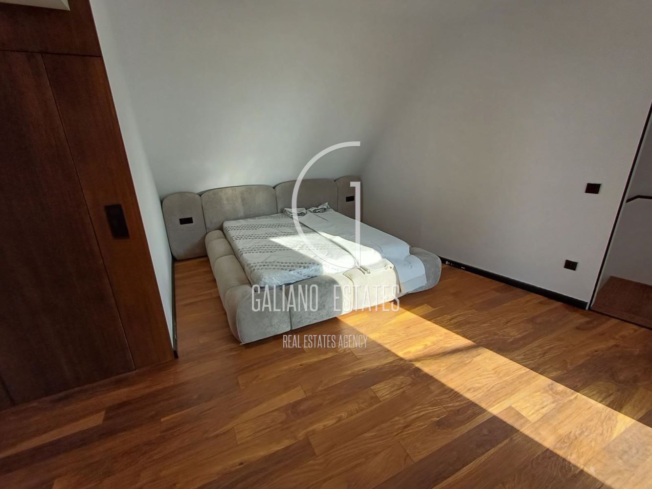 Многостаен апартамент до НБУ-0 Многостаен апартамент до НБУ - 0