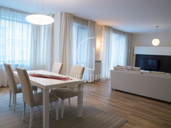 Апартамент с три спални в представителна сграда - 0