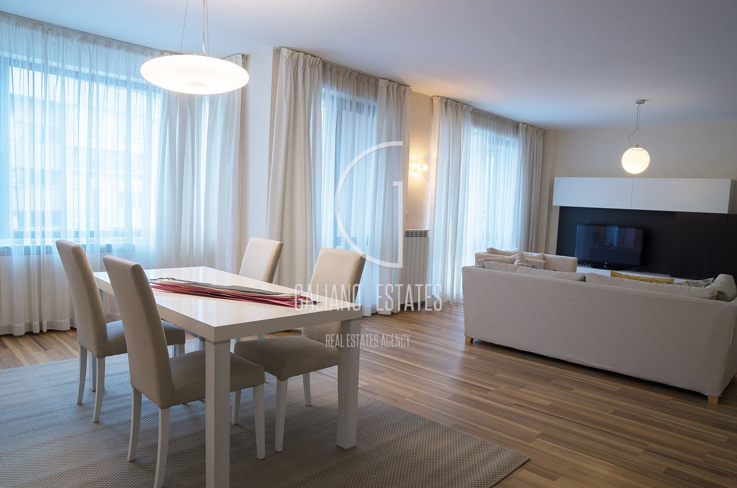 Апартамент с три спални в представителна сграда-0 Апартамент с три спални в представителна сграда - 0