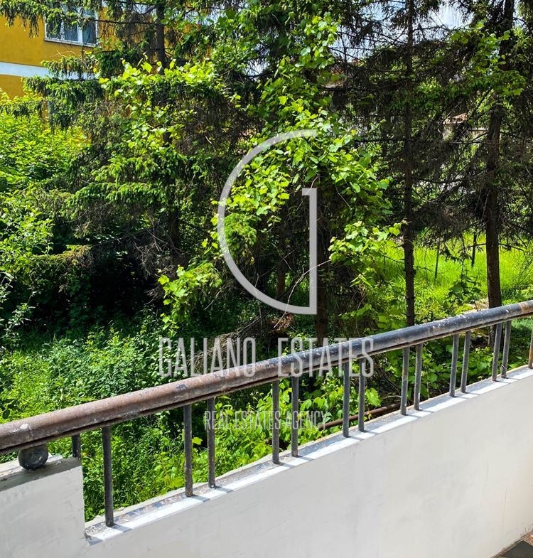 Ремонтиран и обзаведен тристаен апартамент на ул. „Оборище“ - 0