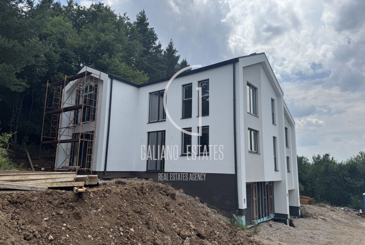 Модерна еднофамилна къща в с. Драгичево - 0