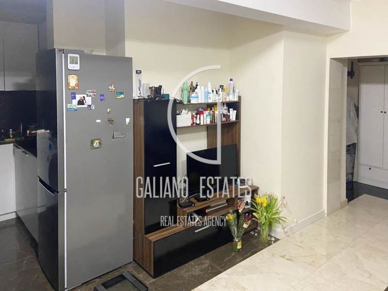 Двустаен апартамент с южна тераса и гледка към планината - 0