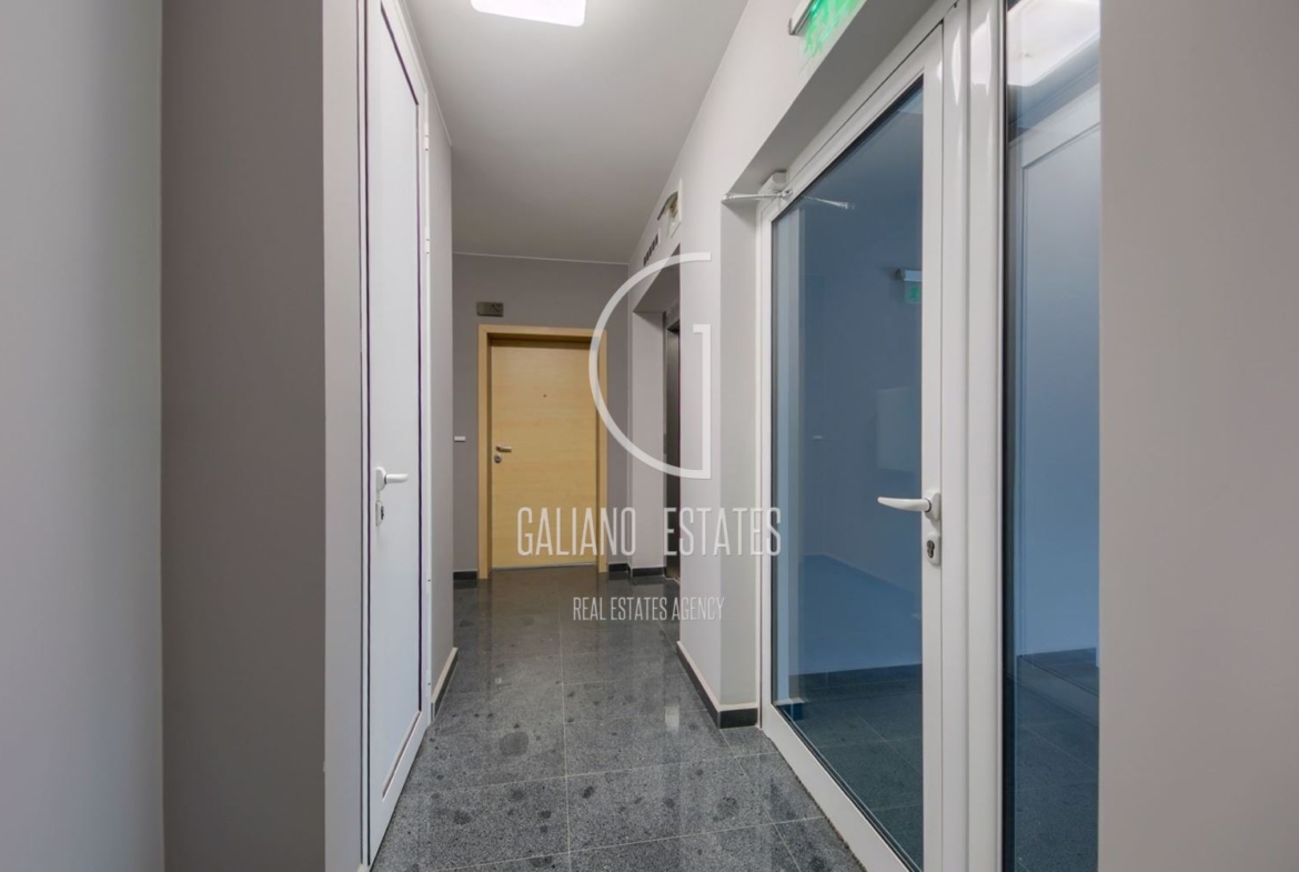 Слънчев тристаен апартамент в кв. Манастирски ливади - запад - 0