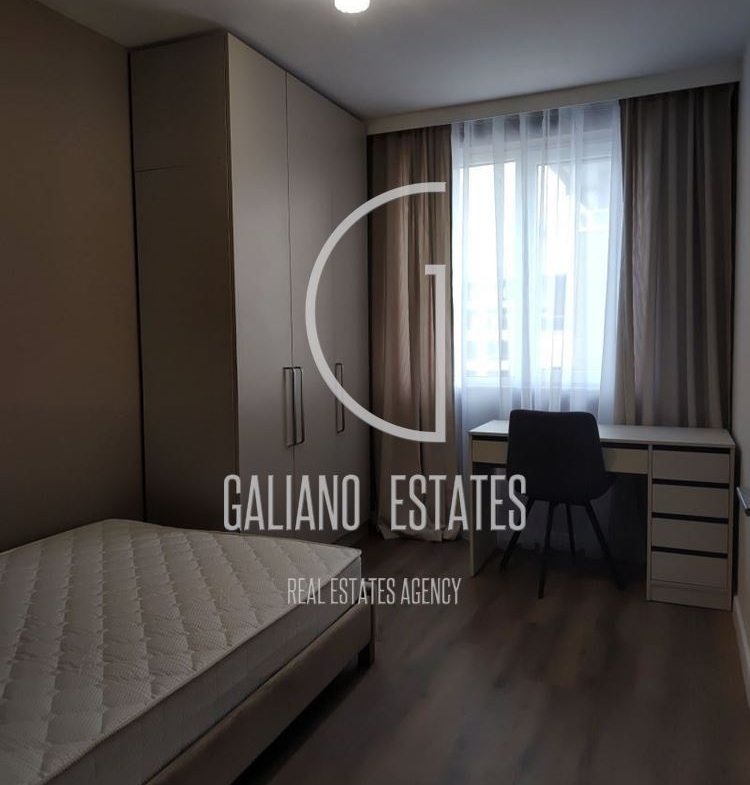 Четиристаен апартамент в кв. Кръстова вада - 0