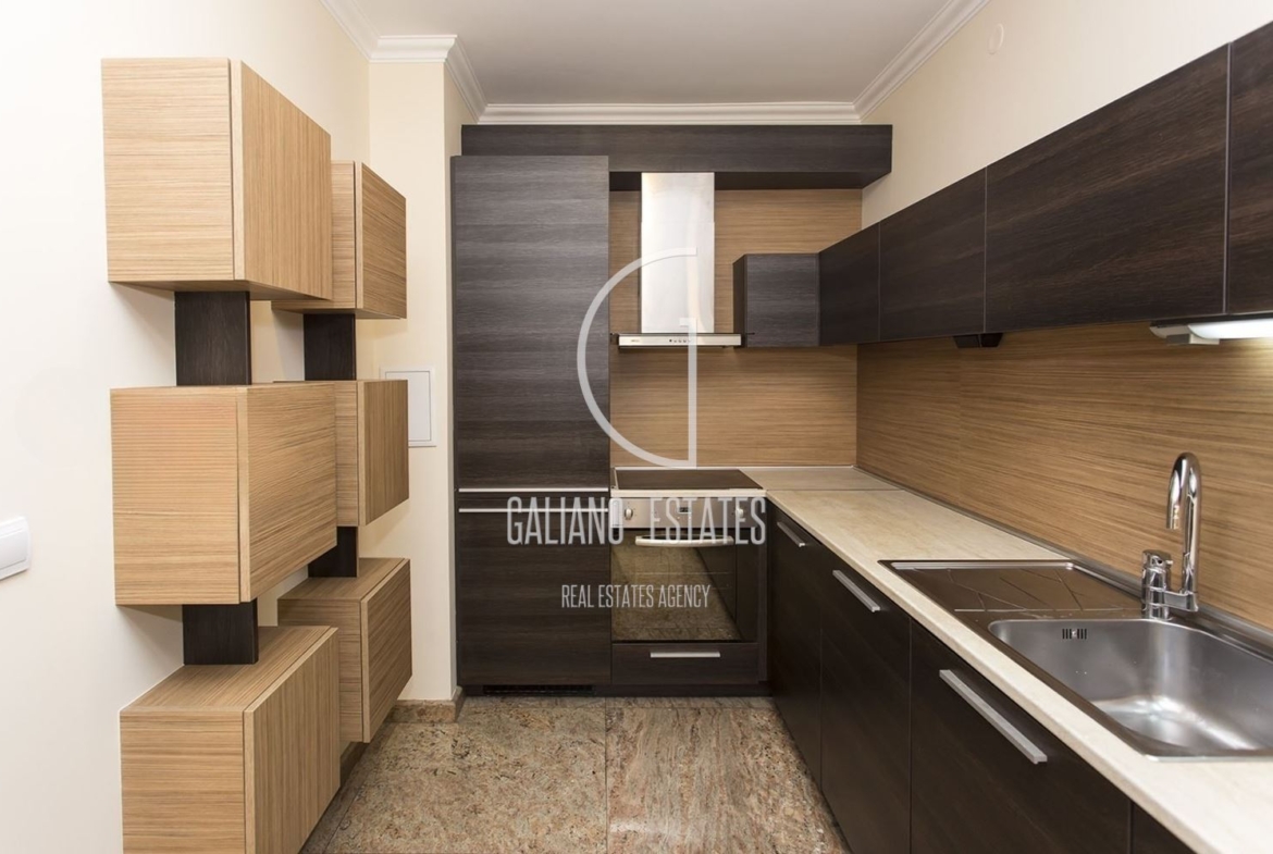 Просторен апартамент в кв.Изток - 0