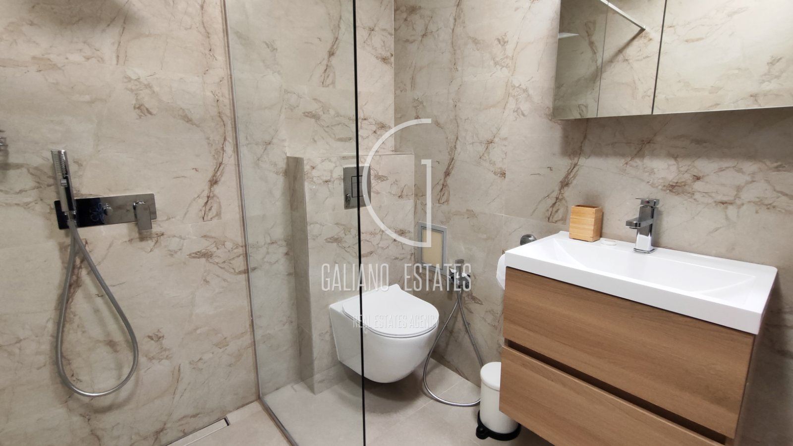 Апартамент с две спални до метростанция Джеймс Баучер - 0