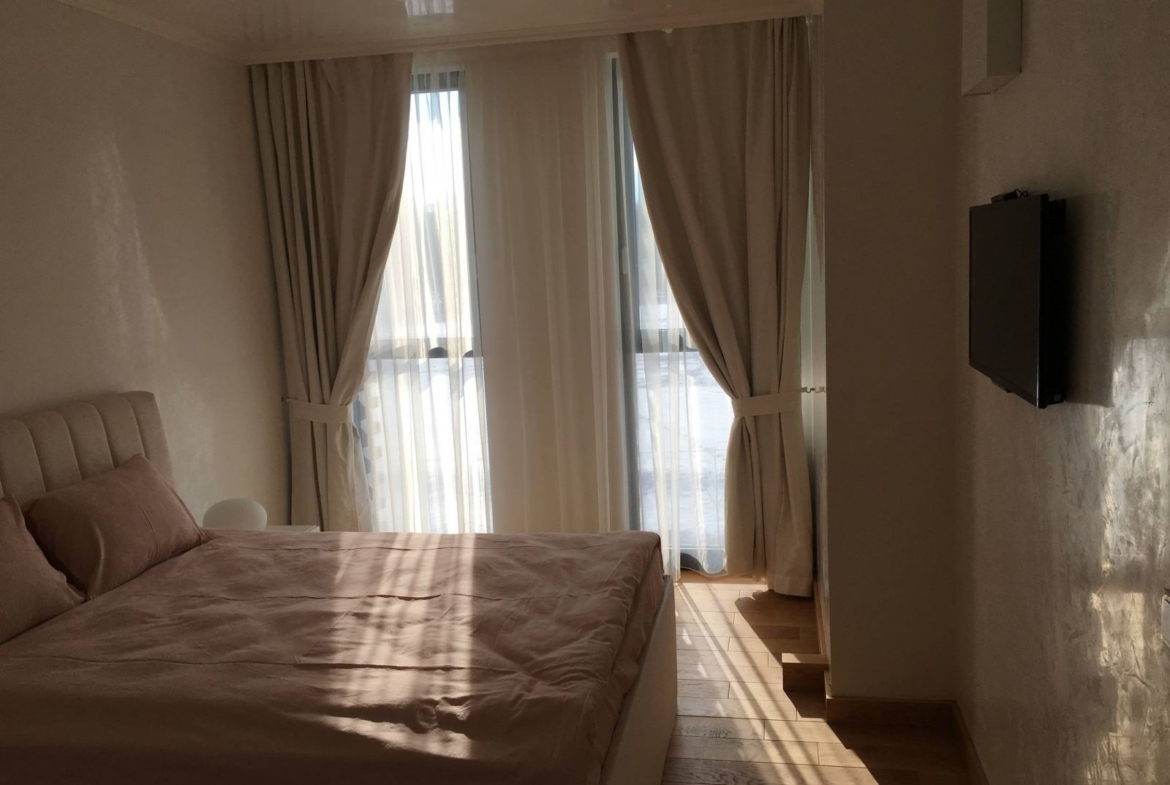 Апартамент с една спалня в представителна сграда - 0