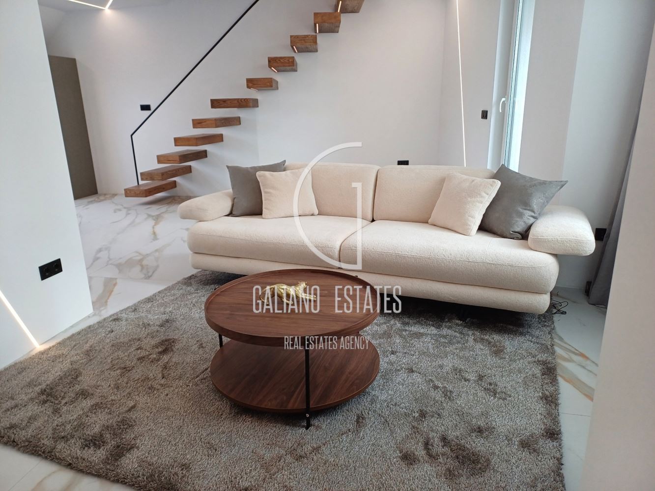 Многостаен апартамент до НБУ-0 Многостаен апартамент до НБУ - 0