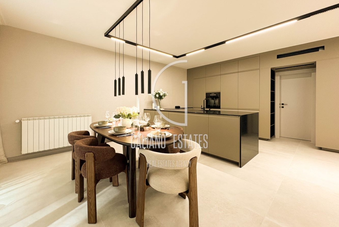 Стилен нов апартамент с двор в затворен комплекс - 0