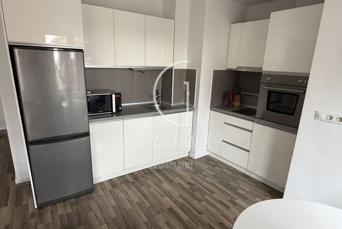 Елегантен двустаен апартамент, Докторски паметник - 0