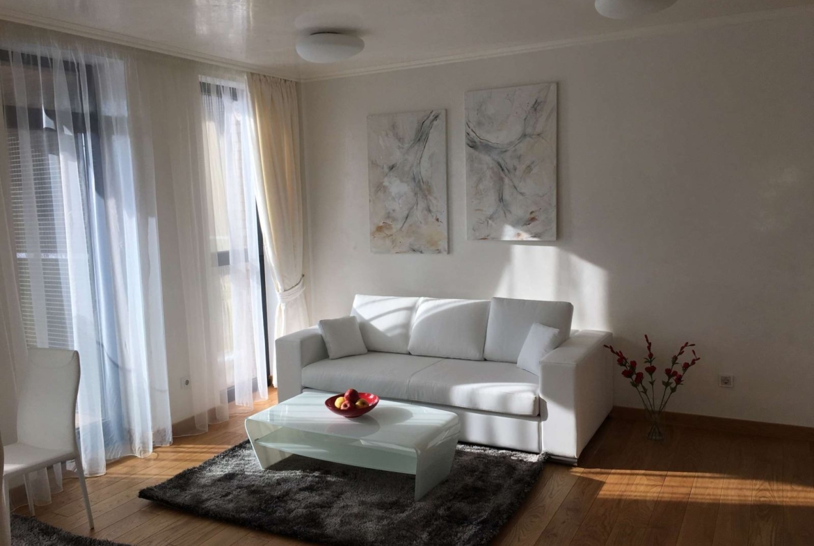 Апартамент с една спалня в представителна сграда - 0