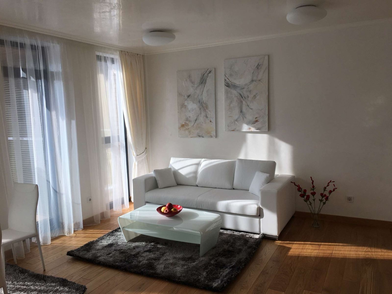 Апартамент с една спалня в представителна сграда - 0