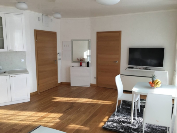 Апартамент с една спалня в представителна сграда - 0