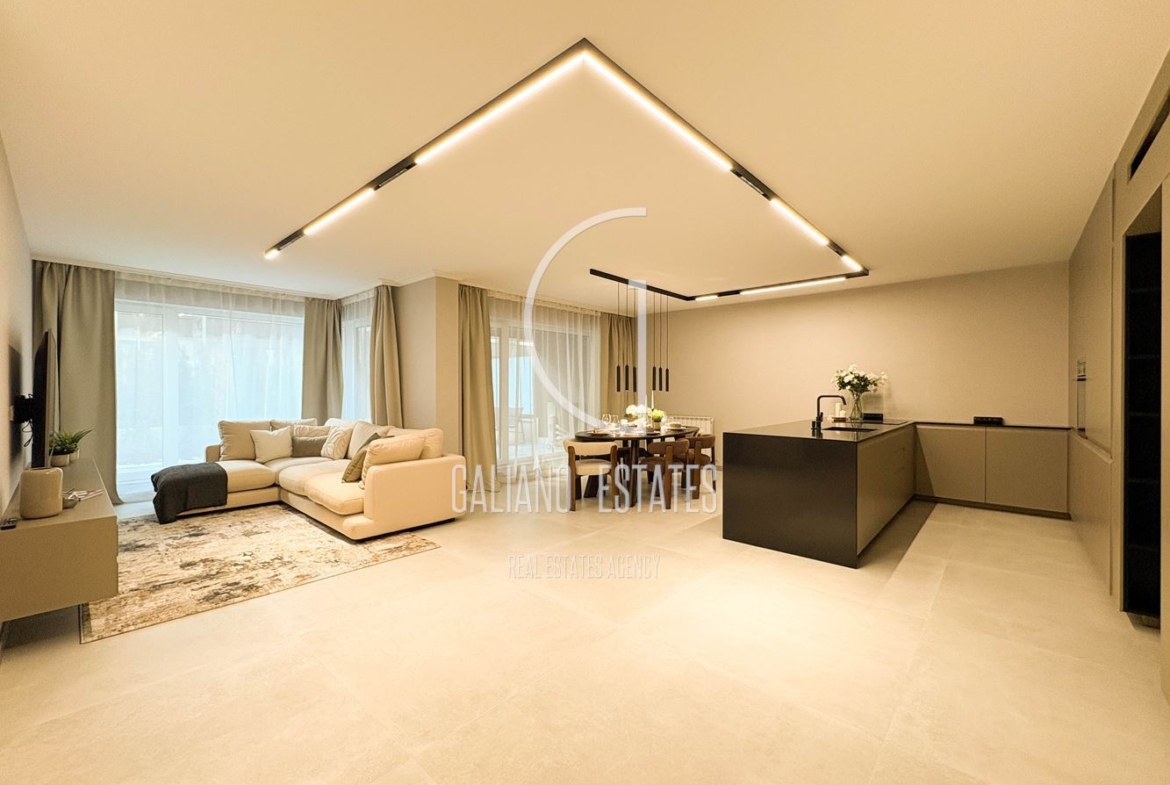 Стилен нов апартамент с двор в затворен комплекс - 0