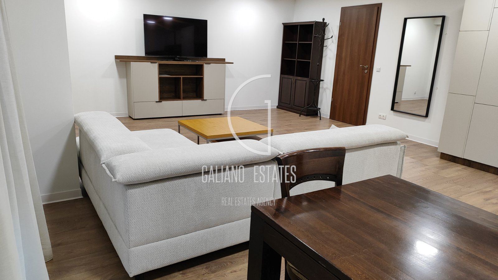 Апартамент с две спални до метростанция Джеймс Баучер - 0