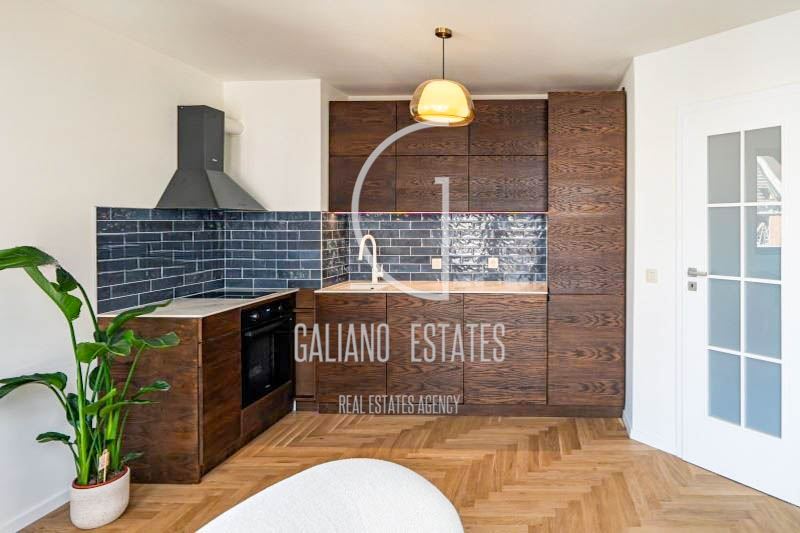 Елегантен двустаен апартамент в широк Център с двойно паркомясто - 0