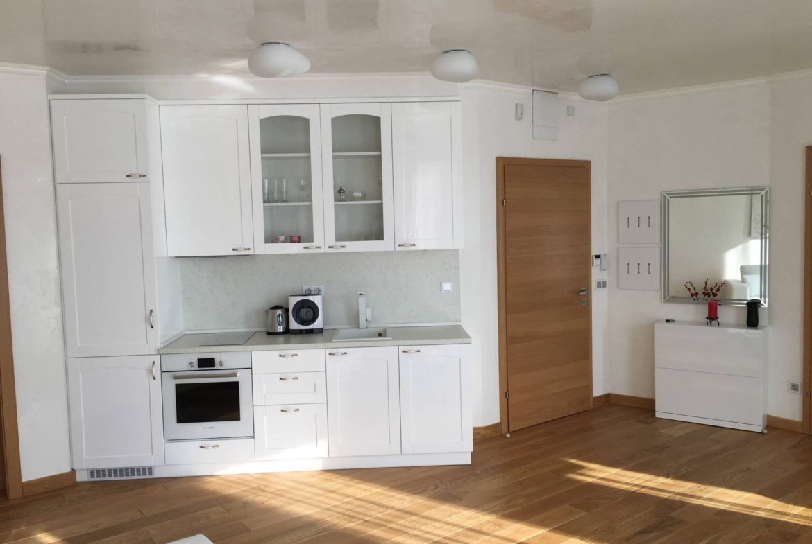 Апартамент с една спалня в представителна сграда - 0