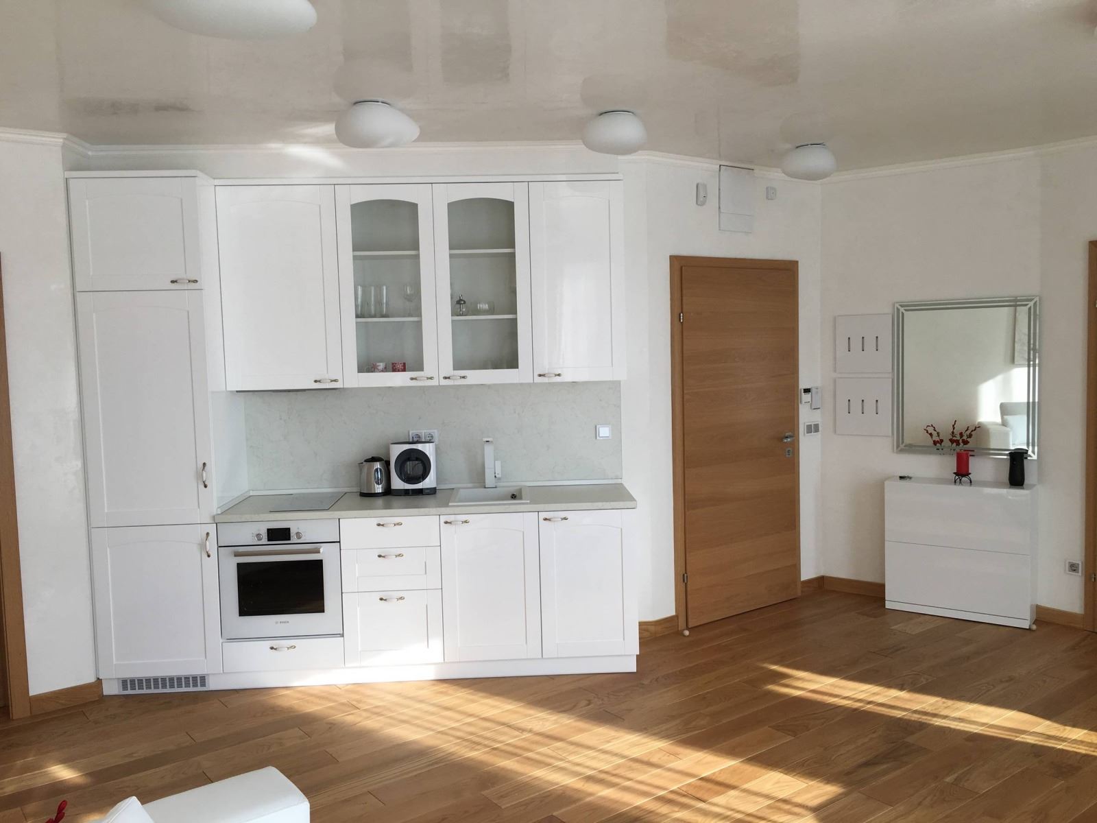 Апартамент с една спалня в представителна сграда - 0