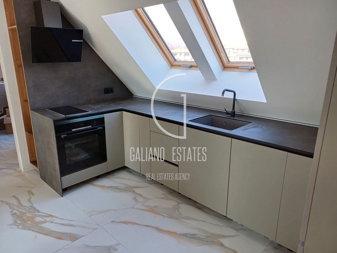 Многостаен апартамент до НБУ-0 Многостаен апартамент до НБУ - 0