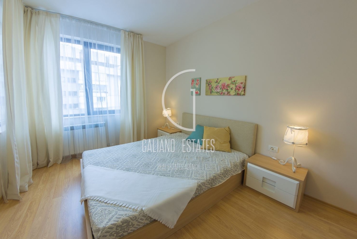 Апартамент с три спални в представителна сграда - 0