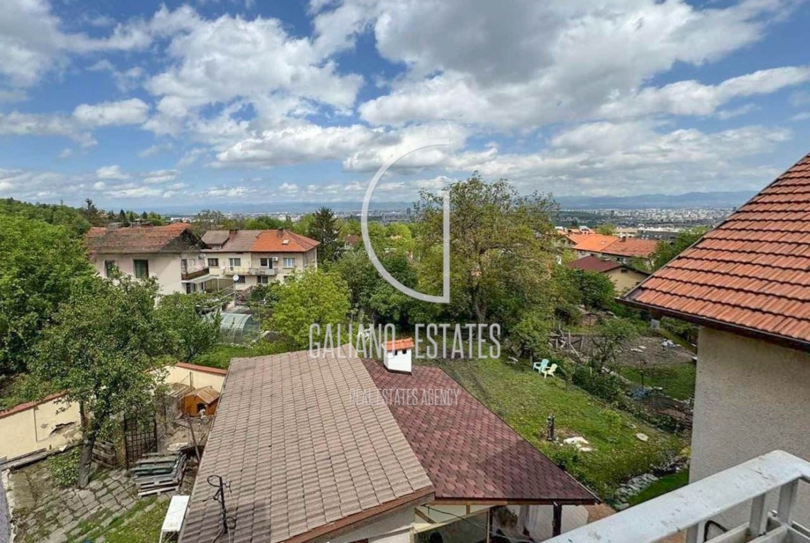 Просторен тристаен апартамент в кв. Драгалевци - 0