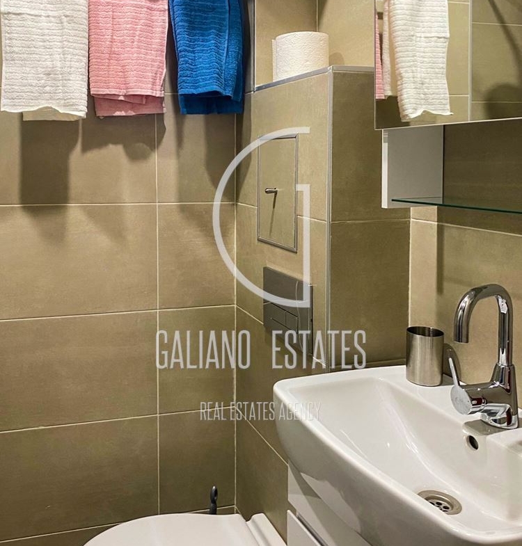 Ремонтиран и обзаведен тристаен апартамент на ул. „Оборище“ - 0