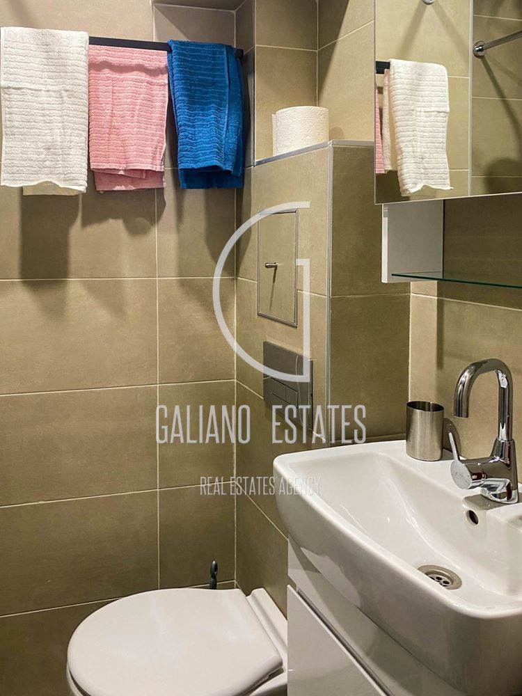 Ремонтиран и обзаведен тристаен апартамент на ул. „Оборище“ - 0