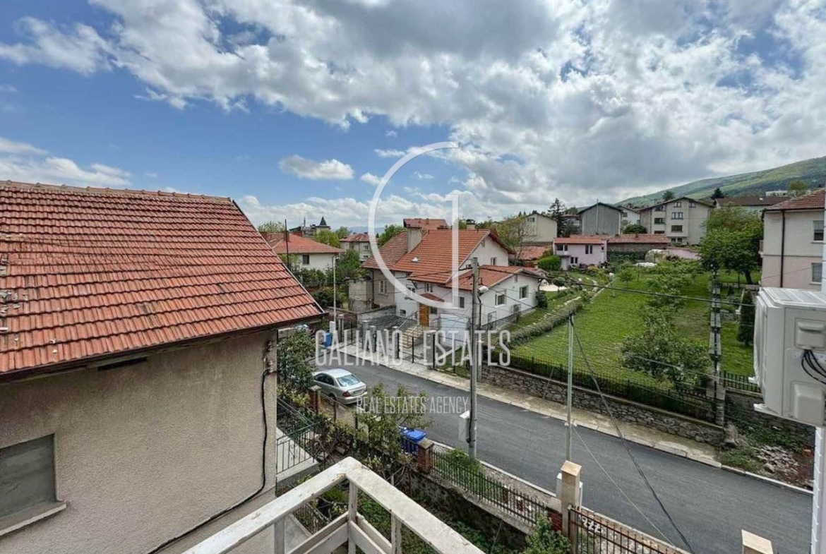 Просторен тристаен апартамент в кв. Драгалевци - 0