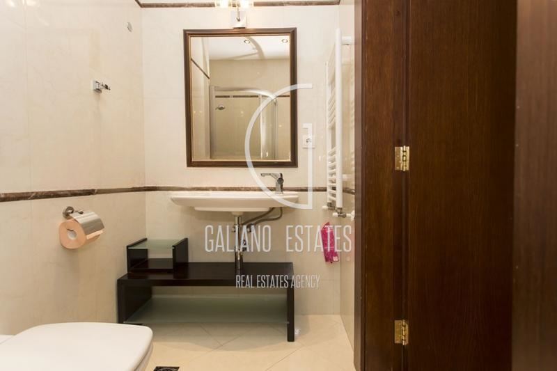 Просторен апартамент в кв.Изток - 0