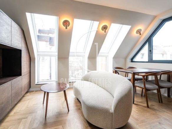 Елегантен двустаен апартамент в широк Център с двойно паркомясто - 0