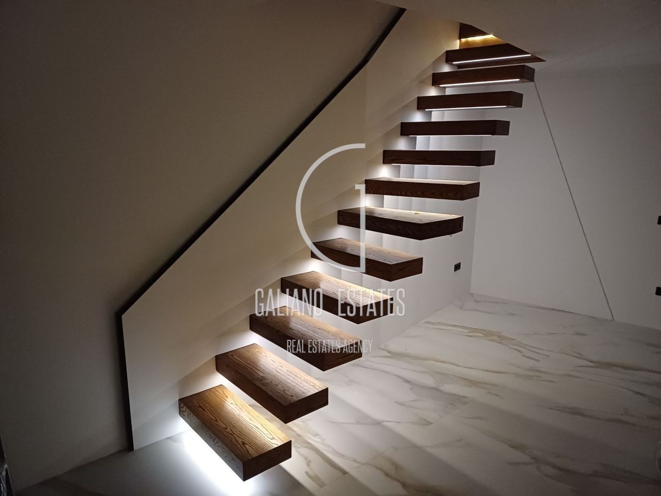 Многостаен апартамент до НБУ-0 Многостаен апартамент до НБУ - 0