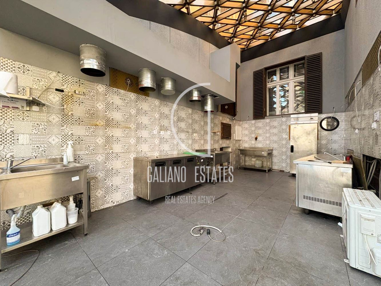 Заведение в района на Националния дворец на културата-0 Заведение в района на Националния дворец на културата - 0