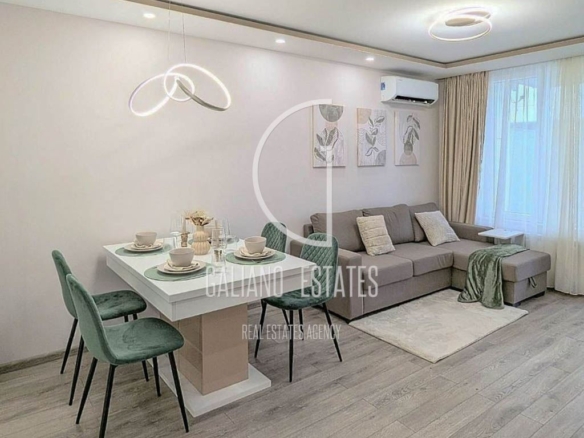 Изключителен тристаен апартамент със собствен озеленен двор в кв. Малинова долина - 0